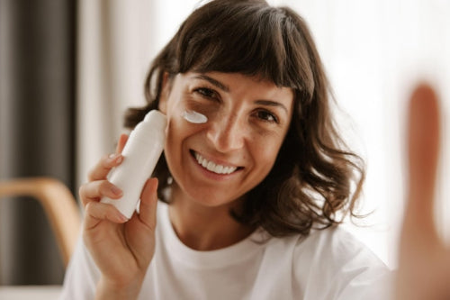 Retinol Eye Moisturizers for Wrinkle Reduction