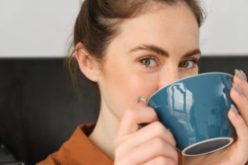 Caffeine in Skincare: What Research Shows About Eye Puffiness