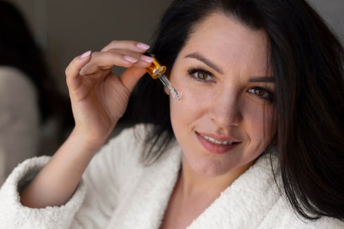 Why Facial Oils Are a Must-Have in Your Anti-Aging Skincare Routine
