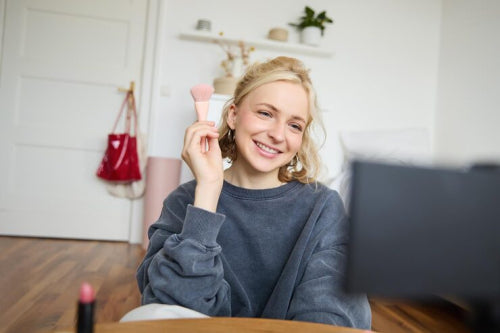 How Online Reviews Shape Confidence in Skincare Purchases